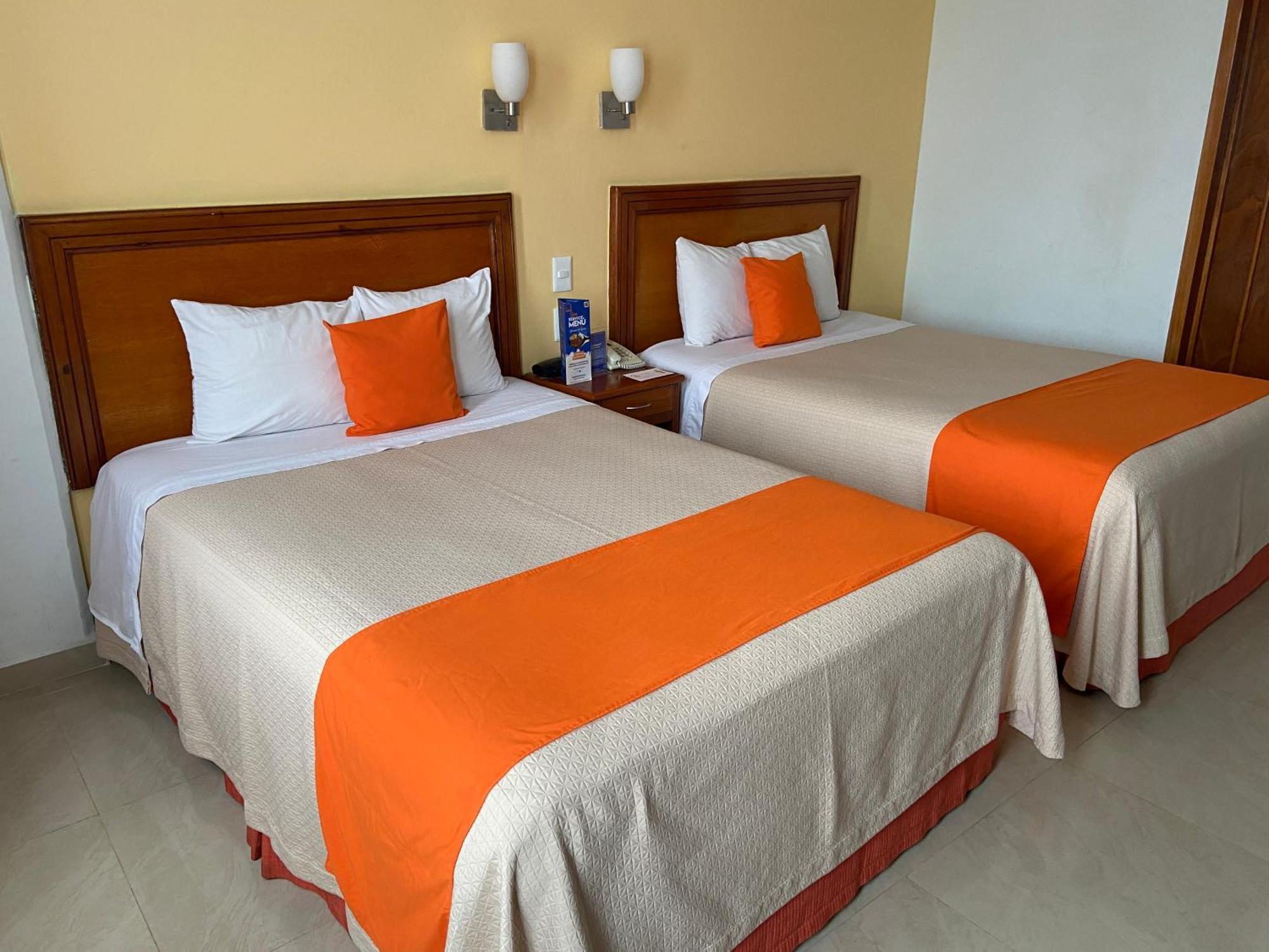 וייארמוסה Hotel Baez Carrizal מראה חיצוני תמונה